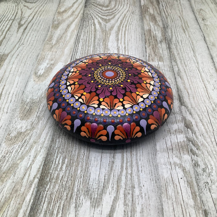 Mandala Steen in roze, oranje en lavendel 