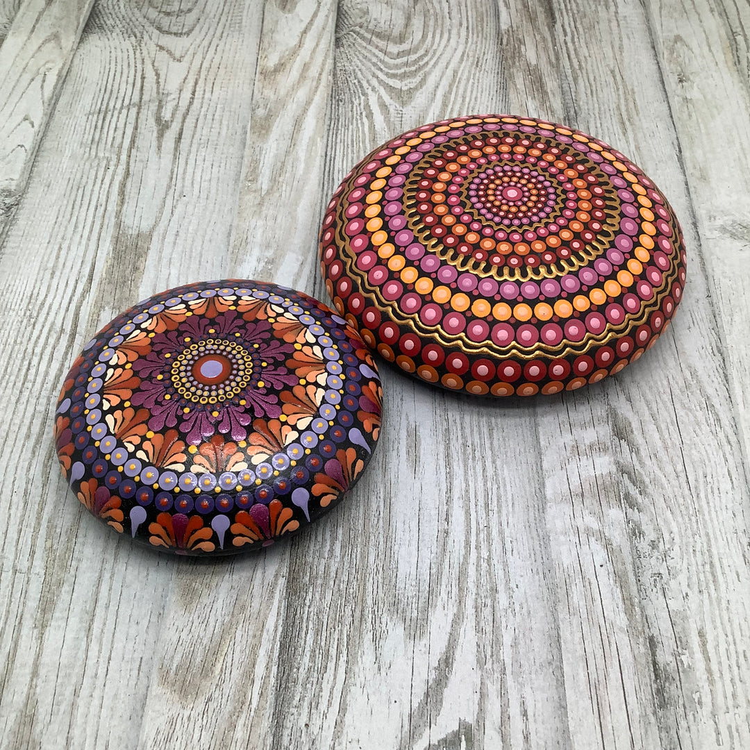 Mandala Steen in roze, oranje en lavendel 