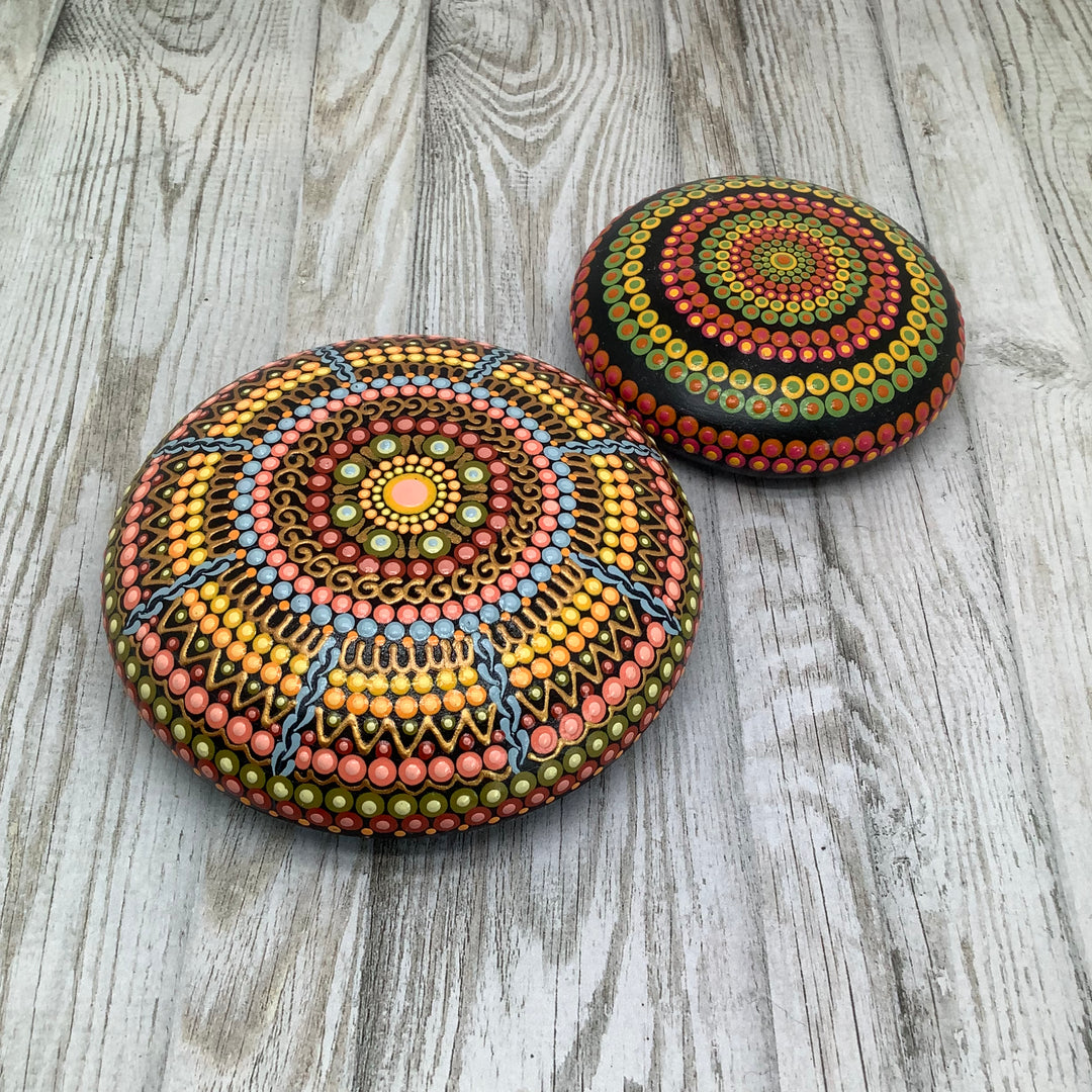 Mandala Steen Dot Art in groen, rood en geel 