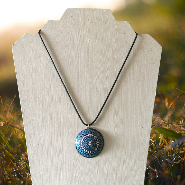 Mandala necklace in Bue and White