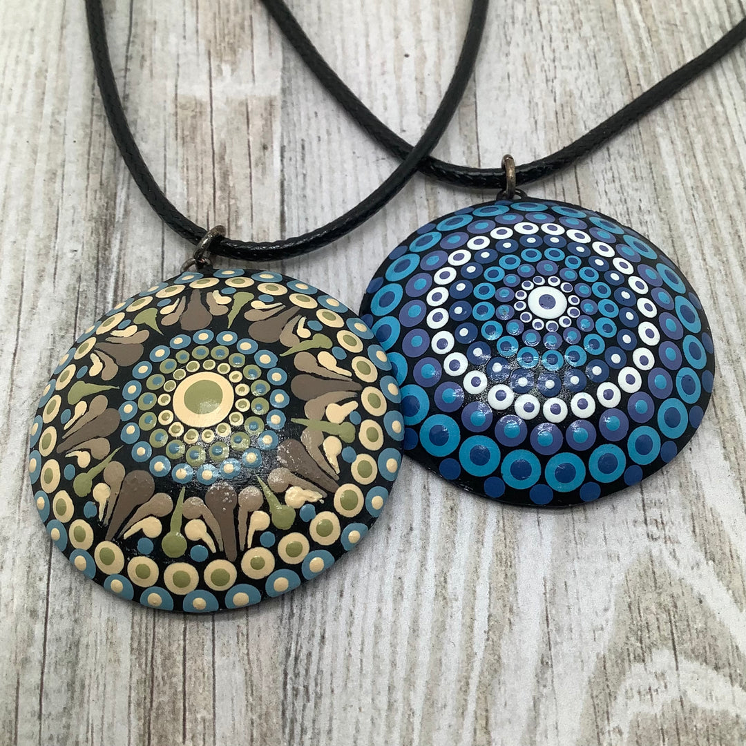 Mandala necklace in Bue and White