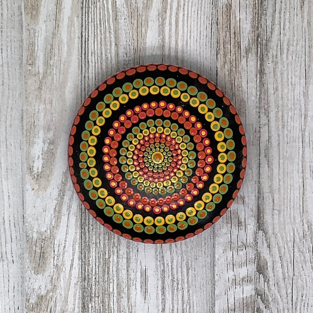 Mandala Steen Dot Art in groen, rood en geel 