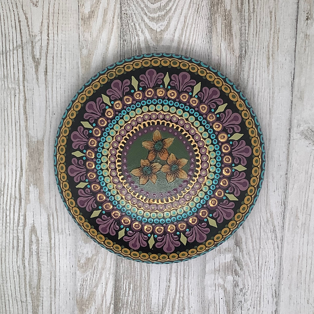 Mandala Steen in paars, groen, blauw en goud 