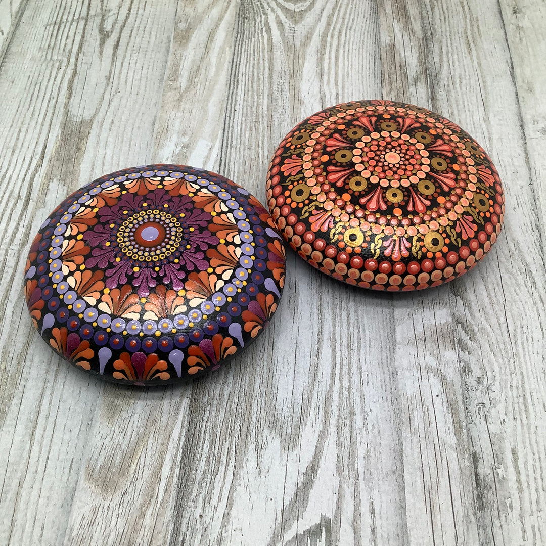 Mandala Steen in roze, oranje en lavendel 