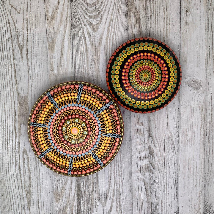 Mandala Steen Dot Art in groen, rood en geel 