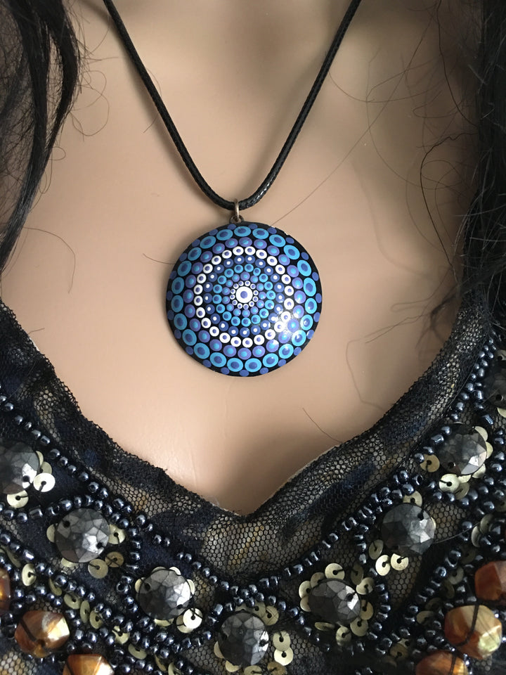 Mandala necklace in Bue and White