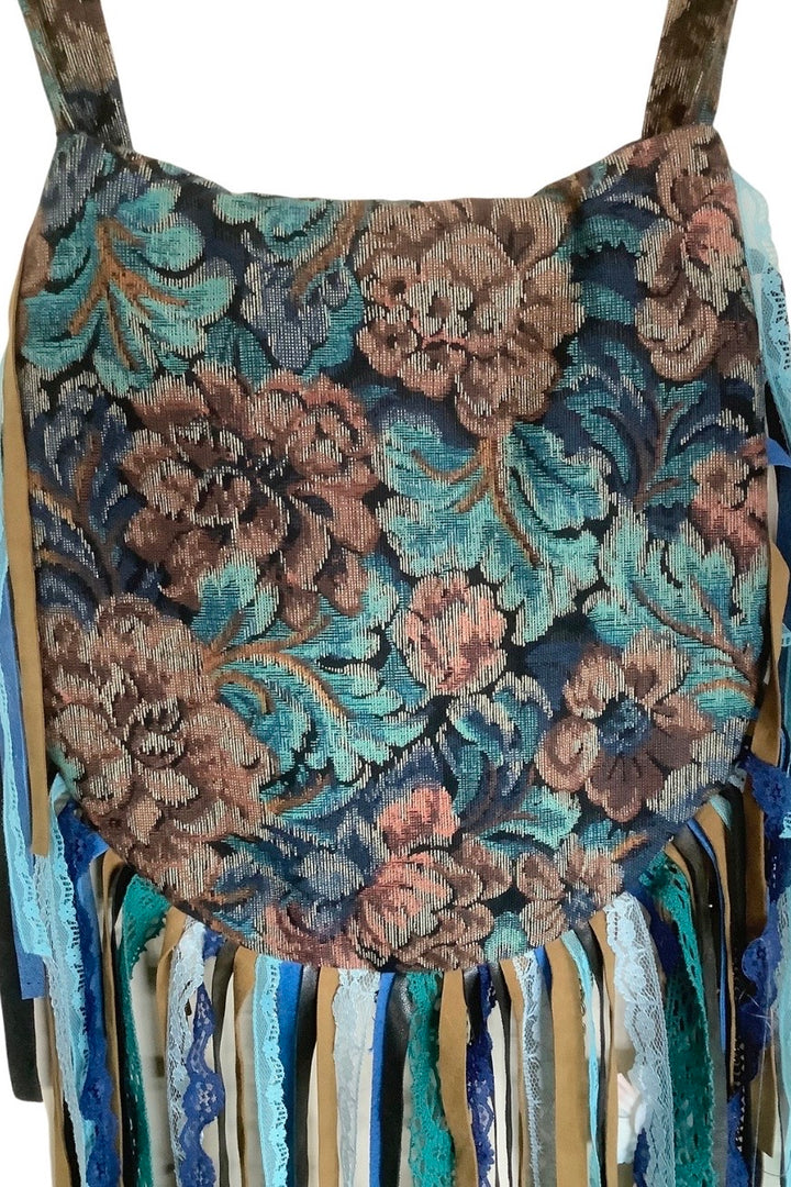 achterkant cross body tas in blauw bruin gobelin stof
