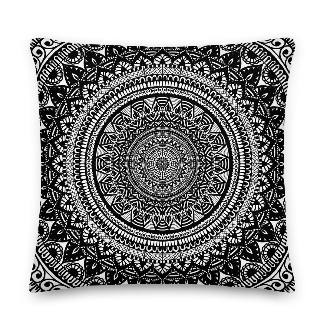 Webshop MandalaStone Throw Pillow Mehndi/Henna design Black & White