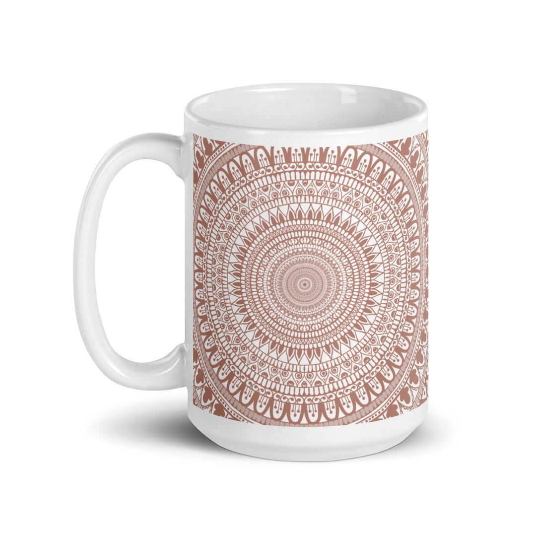 Terracotta Delight: Witte Mandala-mok met ingewikkeld Mehndi-ontwerp