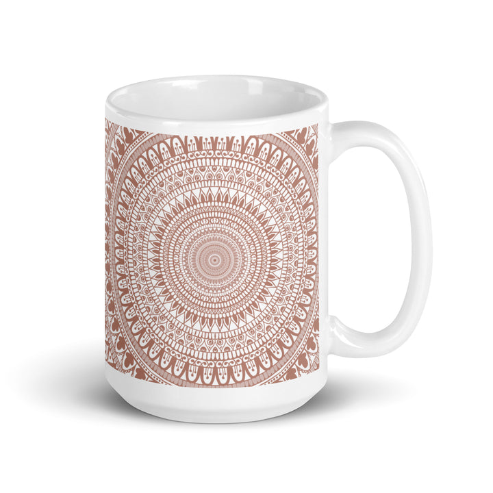 Terracotta Delight: Witte Mandala-mok met ingewikkeld Mehndi-ontwerp